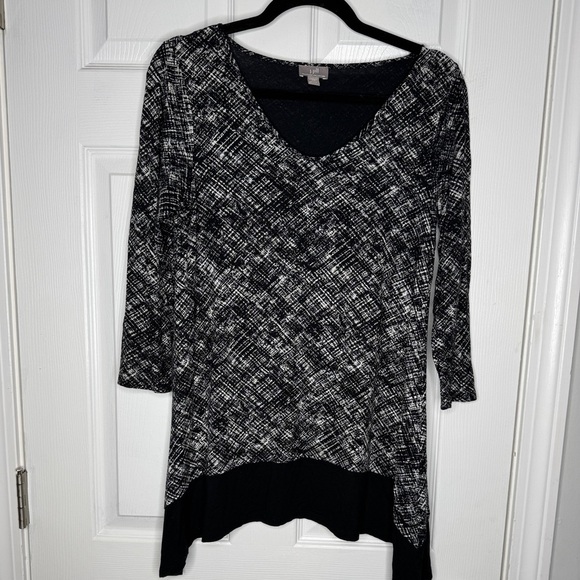 J. JILL Wearever Collection Abstract Print Asymmetrical Shark Bite Blouse XS - Picture 1 of 5